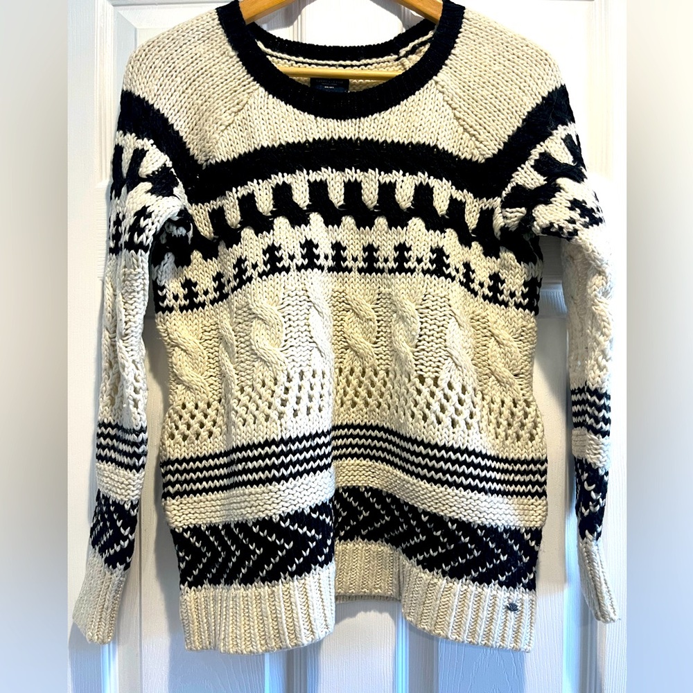American Eagle Women's Sweater